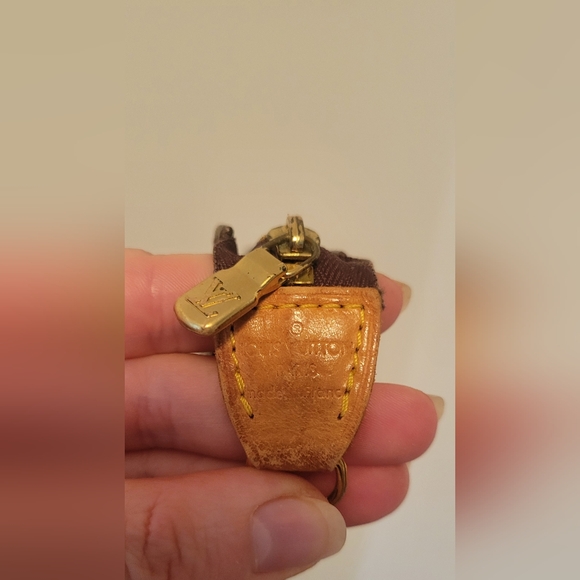 Authentic Louis Vuitton Monogram Pouch - Picture 11 of 13